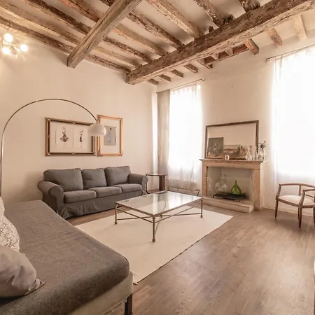 Casa Sangiacomo Quattro Apartament *
